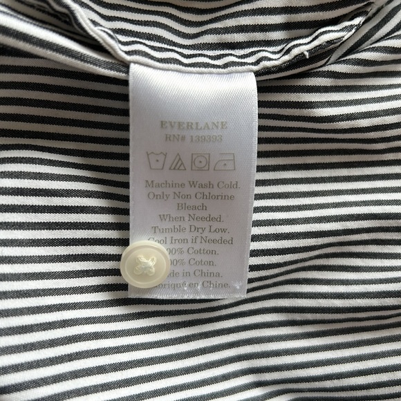 Everlane | The Cotton Poplin Collarless Short-Sleeve Square Shirt - Picture 6 of 6